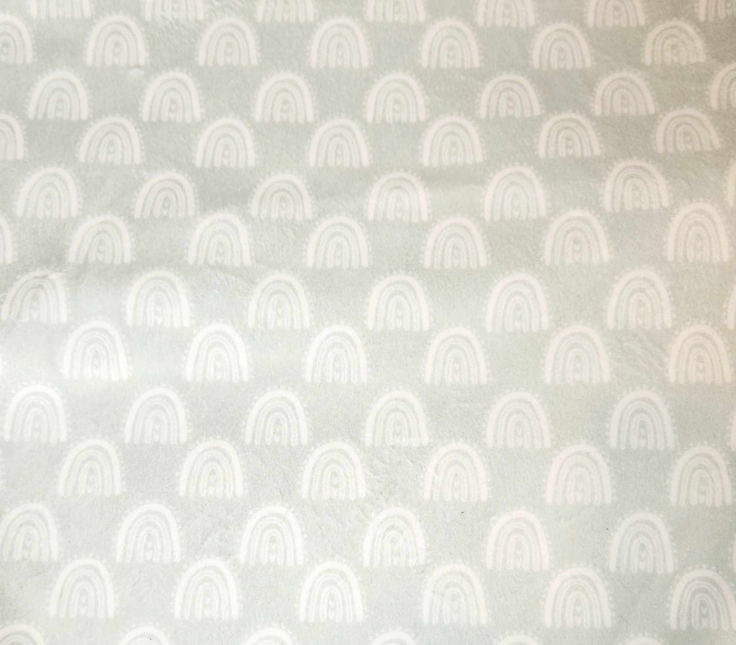 Pantoufles minky motifs- ENFANT (Arc-en-ciel sauge)