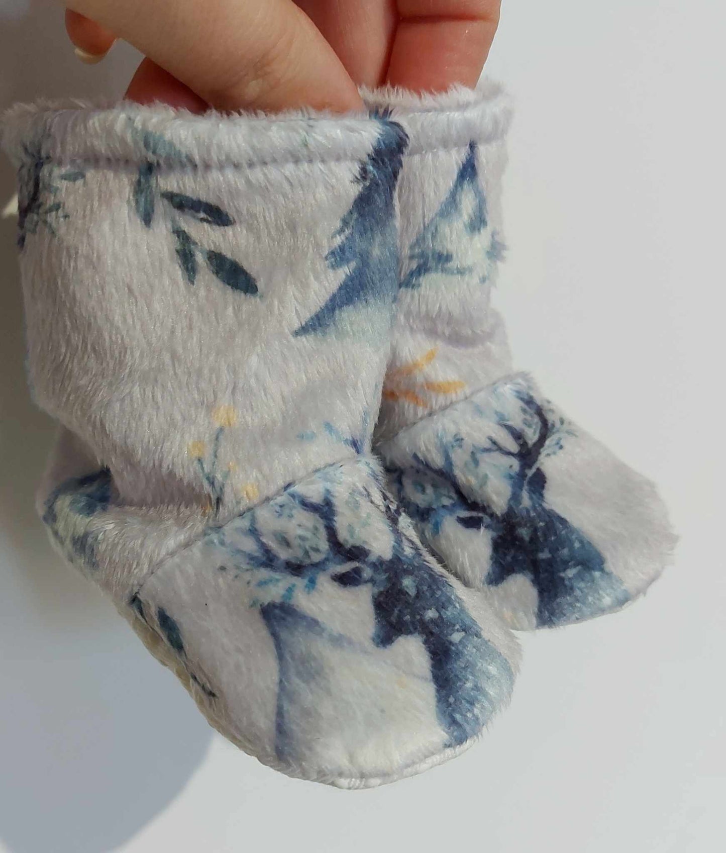 Pantoufles minky motifs- BÉBÉ (cerf d'hiver)