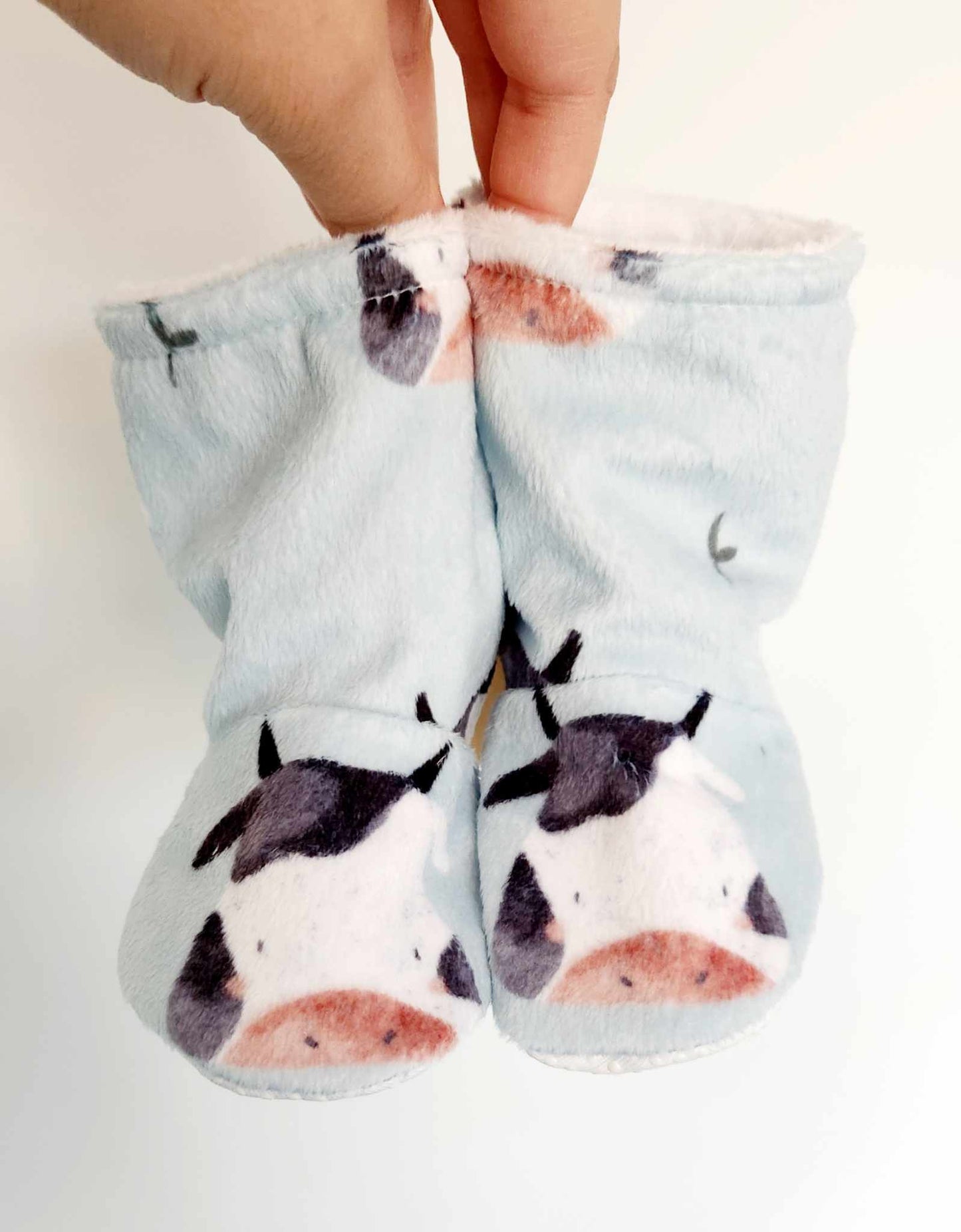 Pantoufles Minky motifs- BÉBÉ (Vache fond bleu)