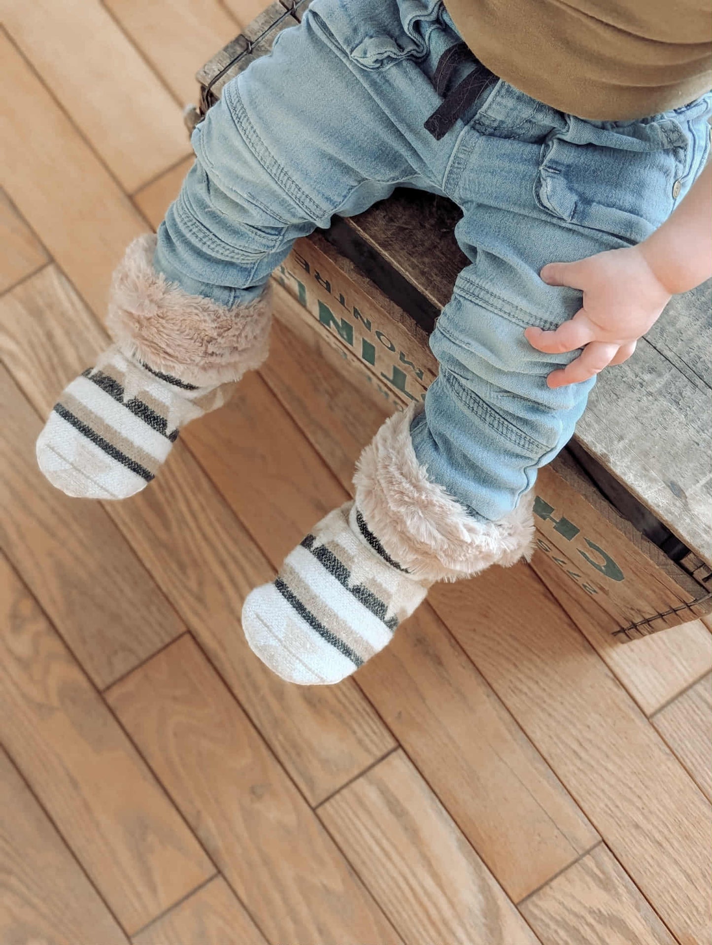 Pantoufles en lainage- BÉBÉ (Beige et noir)