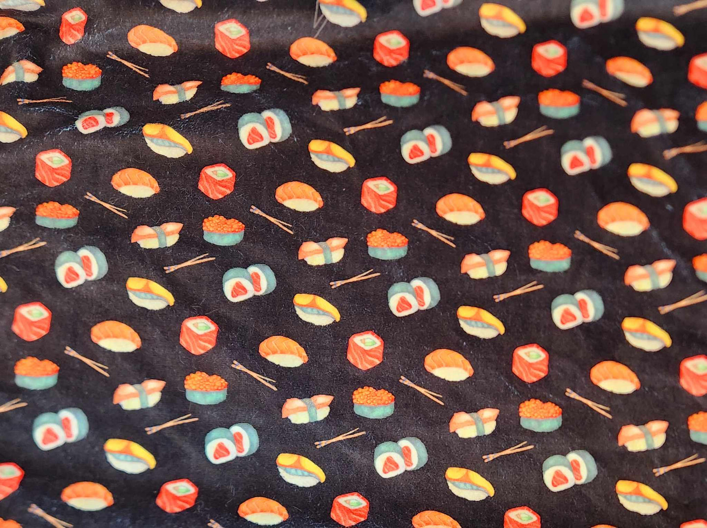 Pantoufles Minky motifs- ADULTE (sushi mini fond noir)